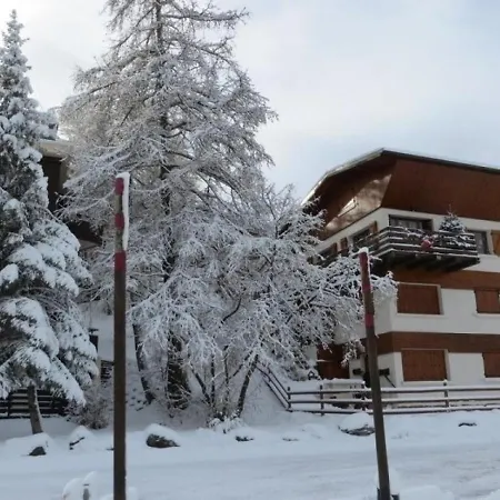 House 6 Personnes Jolie Location Proche Des Pistes A Avec Parking. 펜션 *